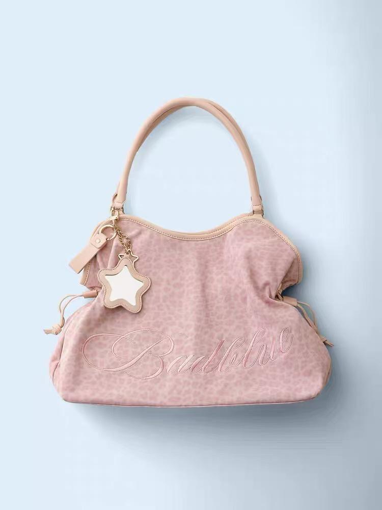 Korean Niche Badblue Embroidered Leopard Print One-Shoulder Tote with Stars, Polka Dots, and Mirror Charm, Y2K Sweet & Spicy
Korean Niche Badblue Embroidered Leopard Print One-Shoulder Tote with Stars, Polka Dots, and Mirror Charm, Y2K Sweet & Spicy
