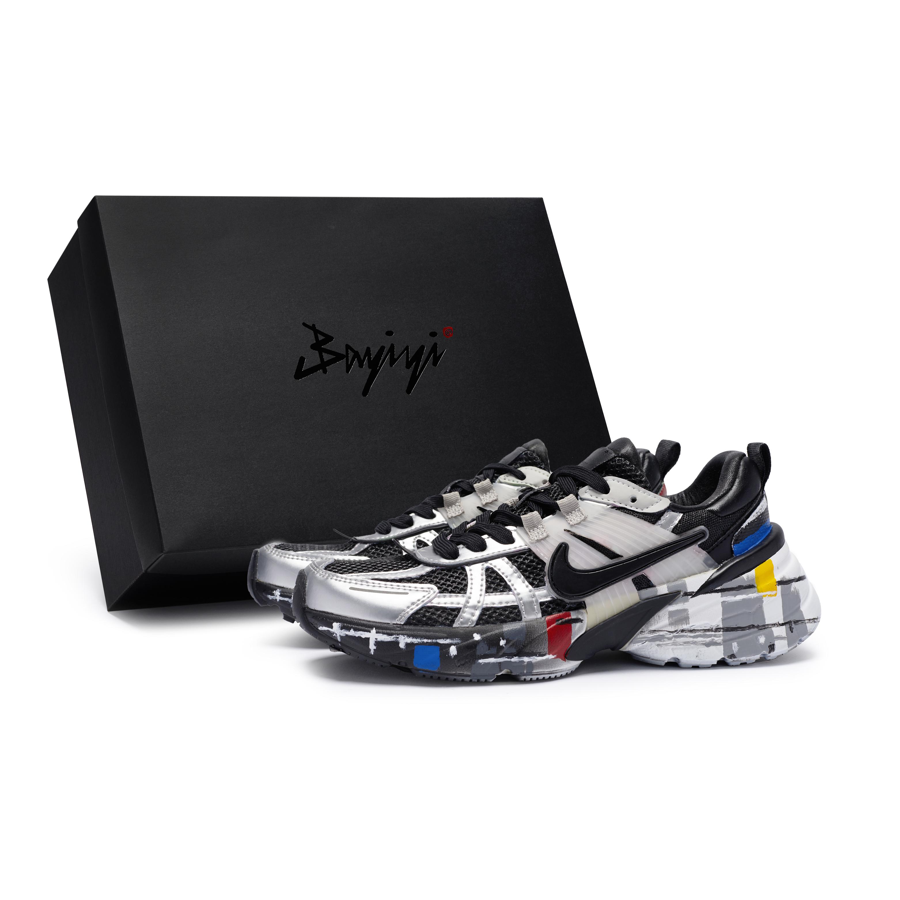 Nike V2K Run Cushioning Slip Resistant Low top Casual Running Shoes Women s Black Silver Gray FD0736-100(Team80-S-BOX) 35.5
Nike V2K Run Cushioning Slip Resistant Low top Casual Running Shoes Women s Black Silver Gray FD0736-100(Team80-S-BOX) 35.5