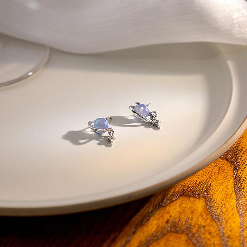 JWER Romantic Blue Starry Sky Earrings Planet Personality Moonstone Woman Earrings Elegent Exquisite Trend Jewellery Gifts
JWER Romantic Blue Starry Sky Earrings Planet Personality Moonstone Woman Earrings Elegent Exquisite Trend Jewellery Gifts