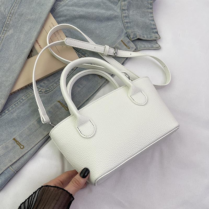 Niche design simple and versatile commuter bag women s spring new casual messenger bucket bag
Niche design simple and versatile commuter bag women s spring new casual messenger bucket bag