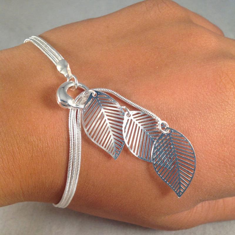 European and American jewelry, gold wire mesh alloy bracelet, hollow leaf bracelet, fashionable temperament leaf jewelry women срібний
European and American jewelry, gold wire mesh alloy bracelet, hollow leaf bracelet, fashionable temperament leaf jewelry women срібний