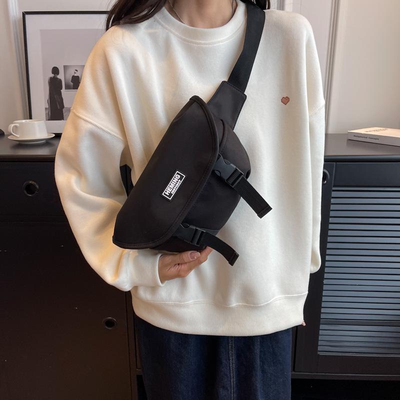 Stylish and simple breast bag New casual solid color messenger bag trendy fashion popular commuter bag рожевий
Stylish and simple breast bag New casual solid color messenger bag trendy fashion popular commuter bag рожевий