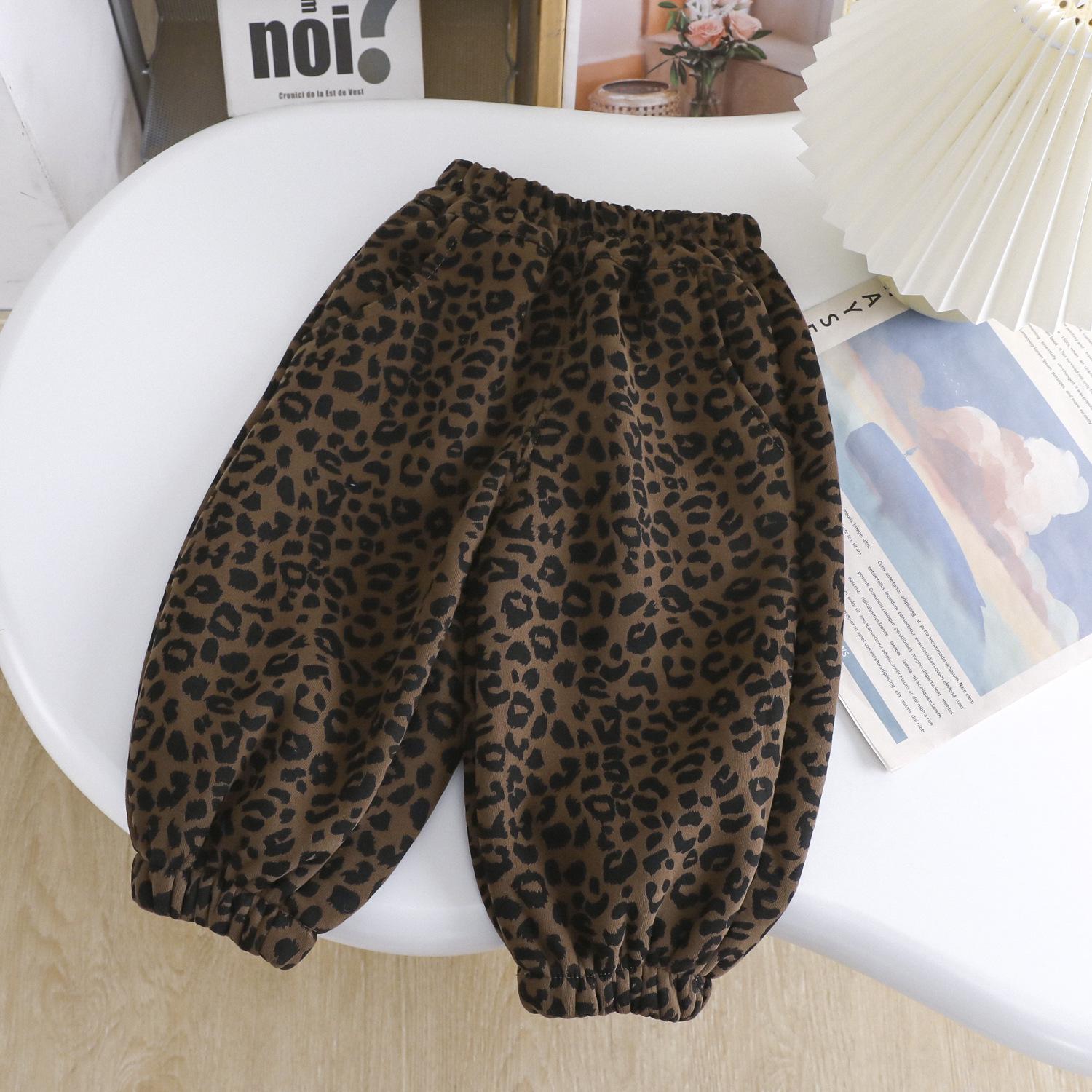 Модные брюки из бархата с леопардовым принтом для детей — теплая и стильная зимняя одежда 90 cm
Модные брюки из бархата с леопардовым принтом для детей — теплая и стильная зимняя одежда 90 cm