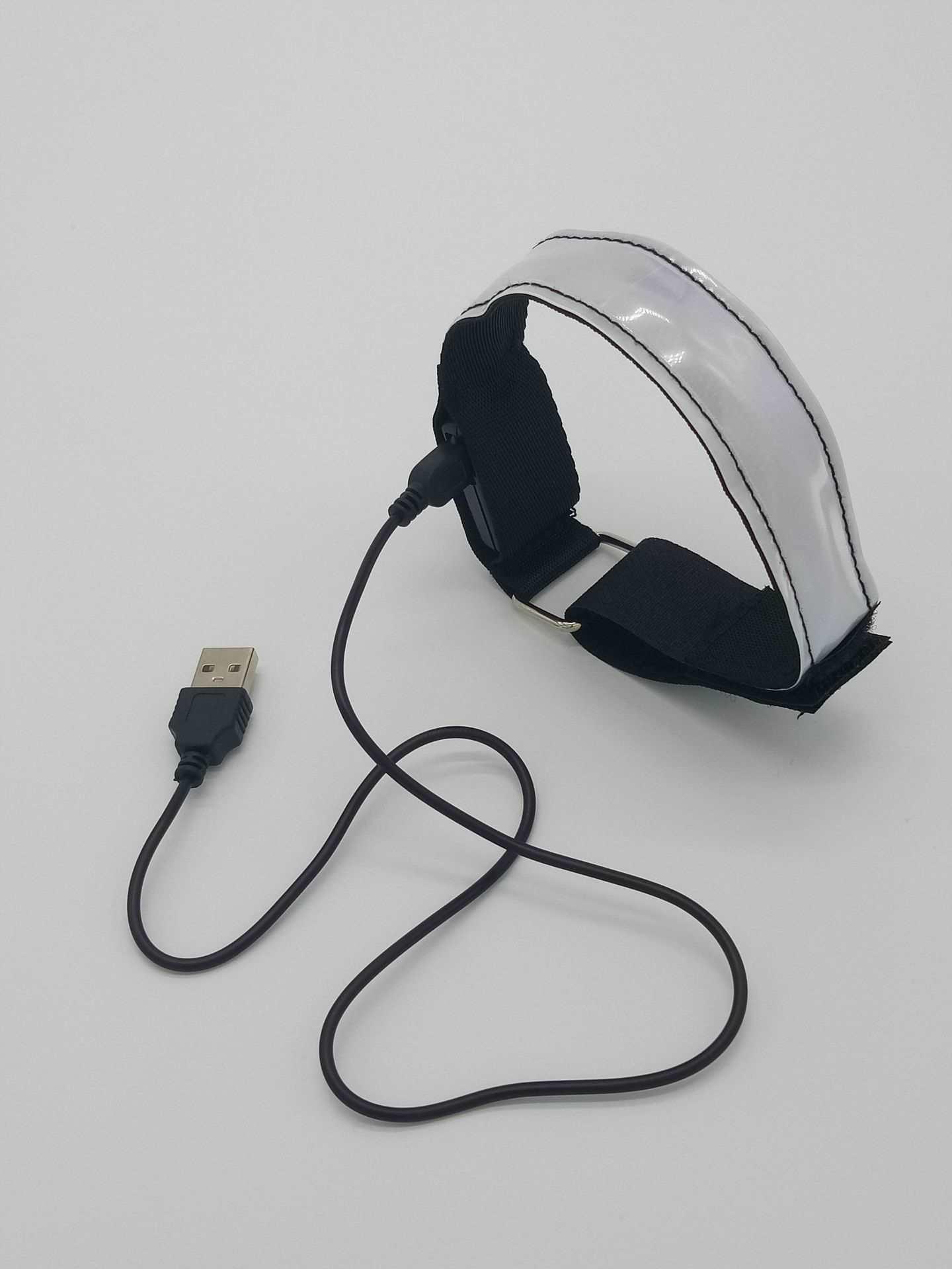 Rechargeable LED Reflective Armband for Night Cycling and Running
Rechargeable LED Reflective Armband for Night Cycling and Running
