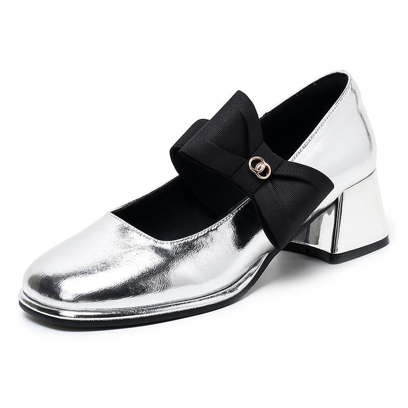 Xiaoxiangfeng bow high-heeled Mary Jane shoes 2025 spring new French princess silver thick-heeled single shoes women 35
Xiaoxiangfeng bow high-heeled Mary Jane shoes 2025 spring new French princess silver thick-heeled single shoes women 35