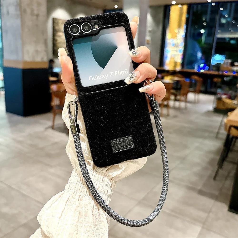 Чехол для телефона из плюшевой кожи с ремешком на запястье для Samsung Galaxy Z Flip 6 5 4 Flip6 Flip5 Flip4 Flip3 5G защитный чехол For Samsung Galaxy Z Flip 3
Чехол для телефона из плюшевой кожи с ремешком на запястье для Samsung Galaxy Z Flip 6 5 4 Flip6 Flip5 Flip4 Flip3 5G защитный чехол For Samsung Galaxy Z Flip 3