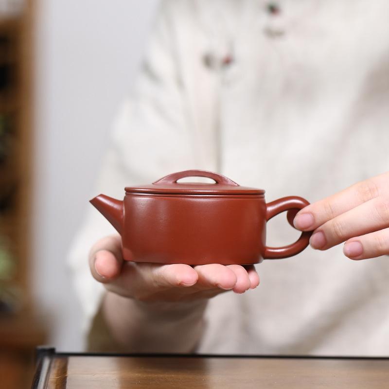 130ml Retro Yixing Purple Clay Teapots Handmade Large Caliber Pot Raw Ore Zhu Mud Kettle With Filter Chinese Zisha Tea Set Gift
130ml Retro Yixing Purple Clay Teapots Handmade Large Caliber Pot Raw Ore Zhu Mud Kettle With Filter Chinese Zisha Tea Set Gift