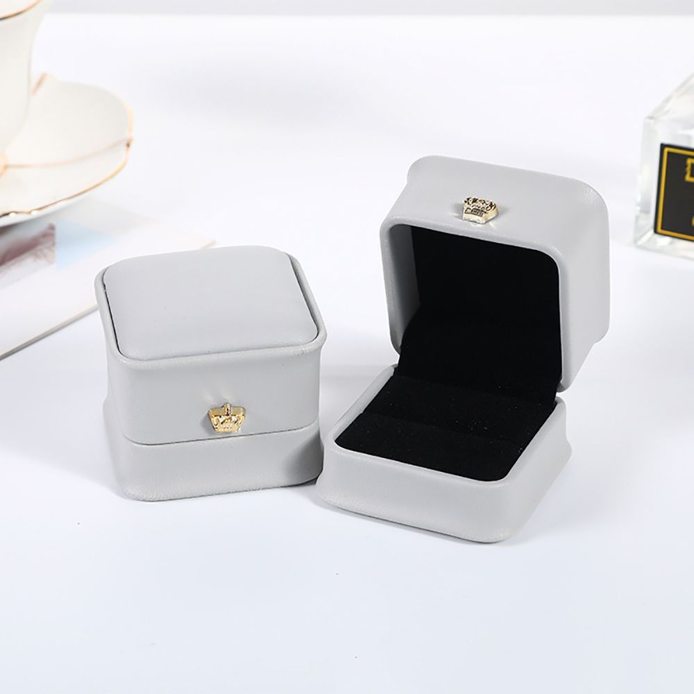 Crown Buckle Storage Gift Box Stud Earrings Lover Ring Box Storage Case Jewelry Display Gift Boxes рожевий колір золота
Crown Buckle Storage Gift Box Stud Earrings Lover Ring Box Storage Case Jewelry Display Gift Boxes рожевий колір золота