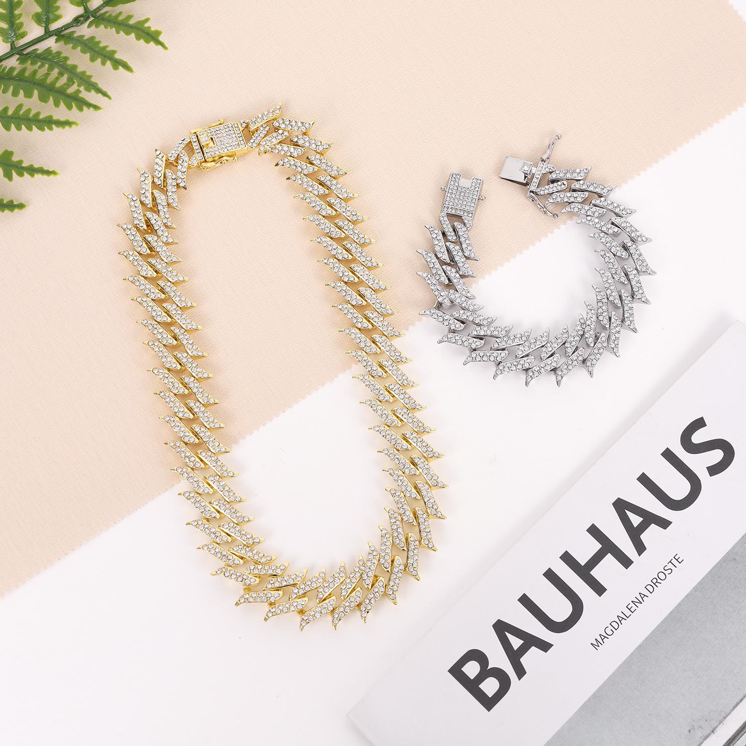 23mm Full Diamond Cuban Chain Necklace with Thorns and Short Spikes - European & American Hip Hop Trendsetter Jewelry Silver 7 inch
23mm Full Diamond Cuban Chain Necklace with Thorns and Short Spikes - European & American Hip Hop Trendsetter Jewelry Silver 7 inch