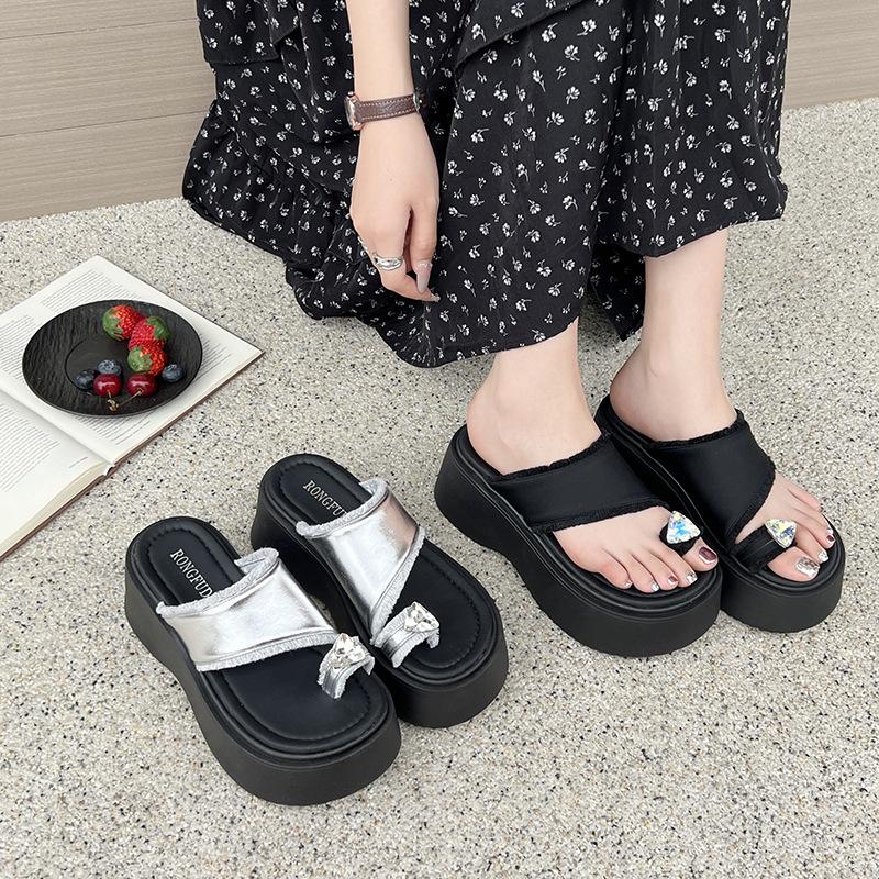 Small man height-increasing platform beach shoes women s outer wear 2025 summer new high-end silver rhinestone toe slippers 35 серебряный
Small man height-increasing platform beach shoes women s outer wear 2025 summer new high-end silver rhinestone toe slippers 35 серебряный