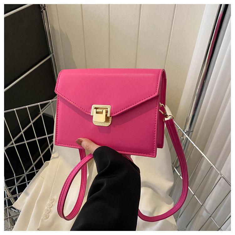 Ретро сумка жіноча 2024 літо нова мода повсякденний іноземний стиль сумка через плече повсякденна проста сумка під пахву маленька квадратна сумка жіноча рожевий червоний колір
Ретро сумка жіноча 2024 літо нова мода повсякденний іноземний стиль сумка через плече повсякденна проста сумка під пахву маленька квадратна сумка жіноча рожевий червоний колір