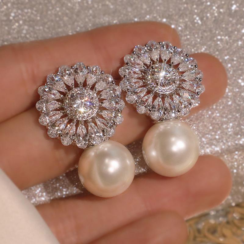 Copper Inlaid Zircon Baroque Flower Pearl Earrings for Brides and Evening Parties платиновый
Copper Inlaid Zircon Baroque Flower Pearl Earrings for Brides and Evening Parties платиновый
