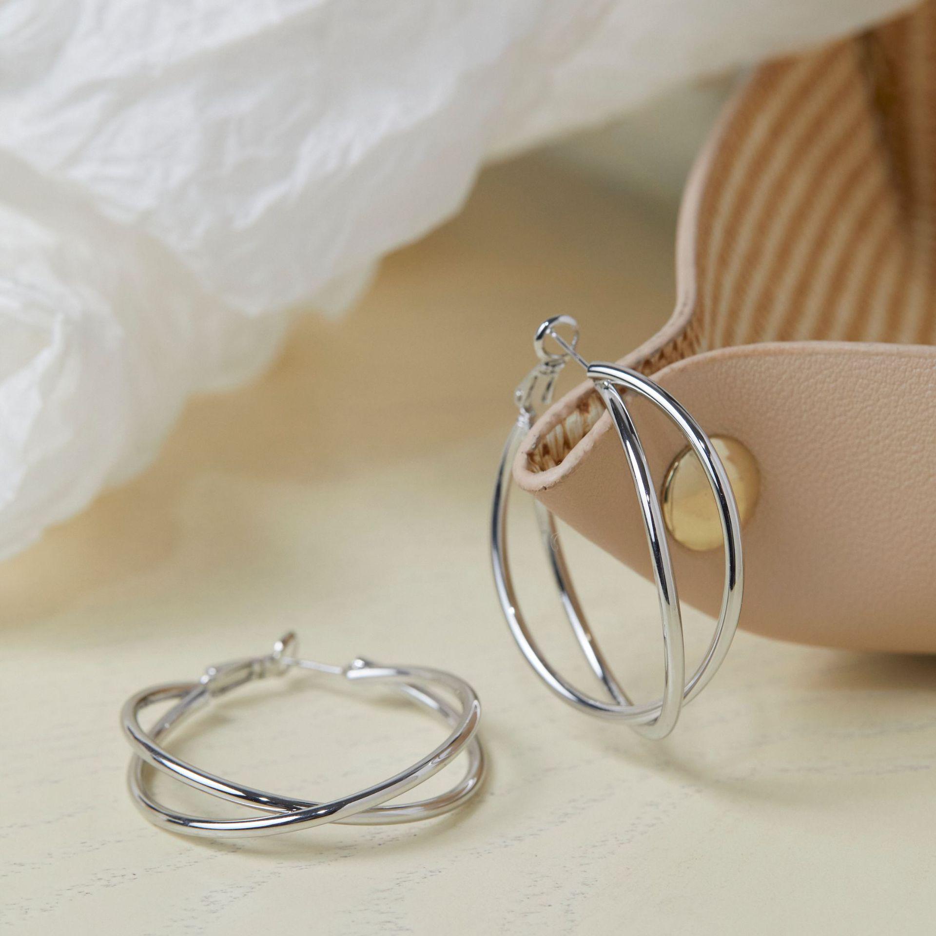 Вращающийся ресторан: Высококлассные преувеличенные серьги-кольца с уникальным дизайном в виде спирали от комаров
Вращающийся ресторан: Высококлассные преувеличенные серьги-кольца с уникальным дизайном в виде спирали от комаров