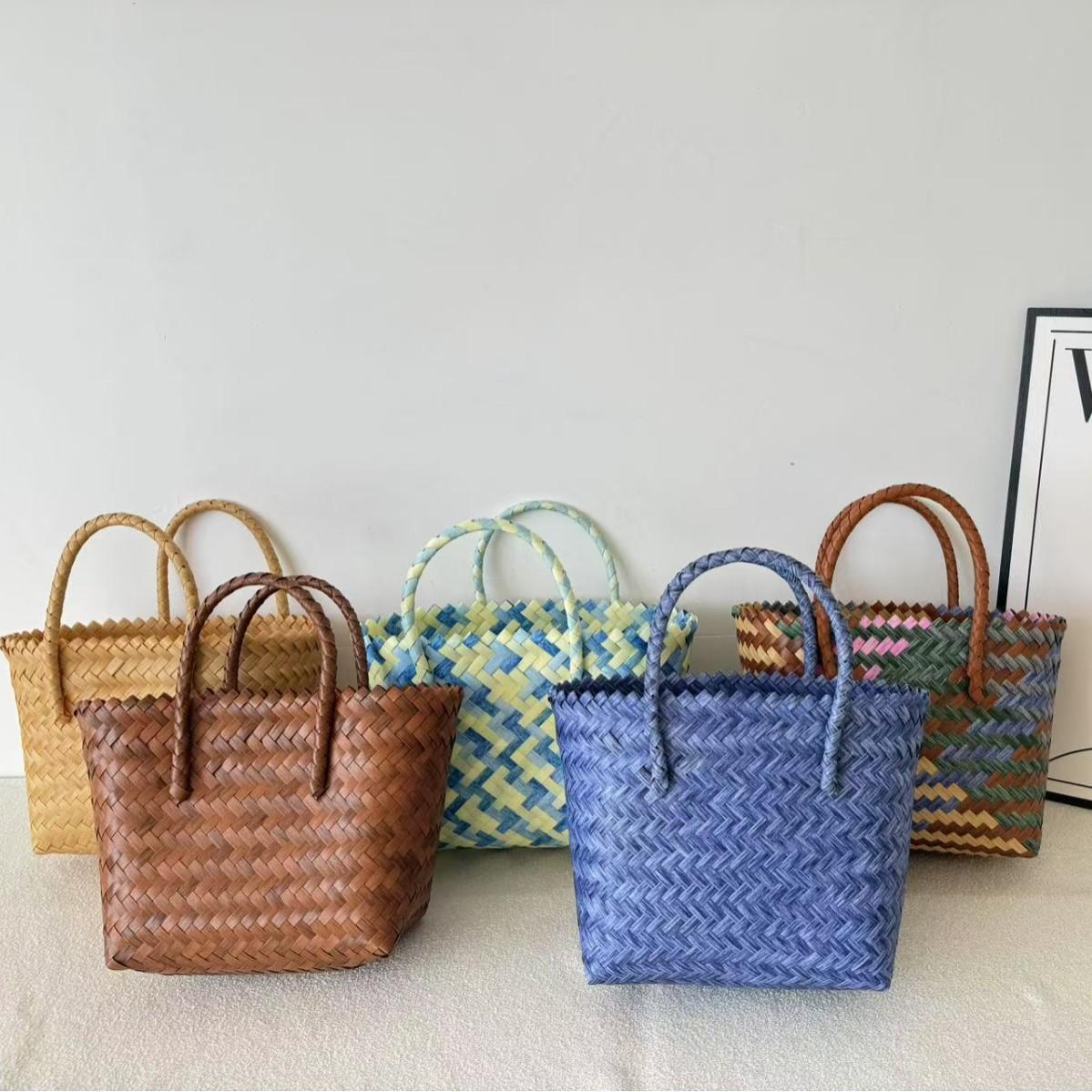 Mid-Autumn Festival gift bag French retro imitation rattan handwoven bag large capacity souvenir handbag beach bag 22*12*22
Mid-Autumn Festival gift bag French retro imitation rattan handwoven bag large capacity souvenir handbag beach bag 22*12*22