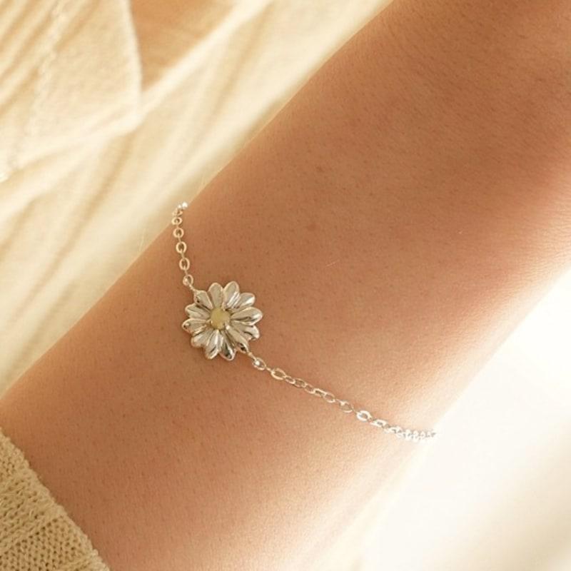 BELLOOGGI Daisy amber bracelet(L) free
BELLOOGGI Daisy amber bracelet(L) free