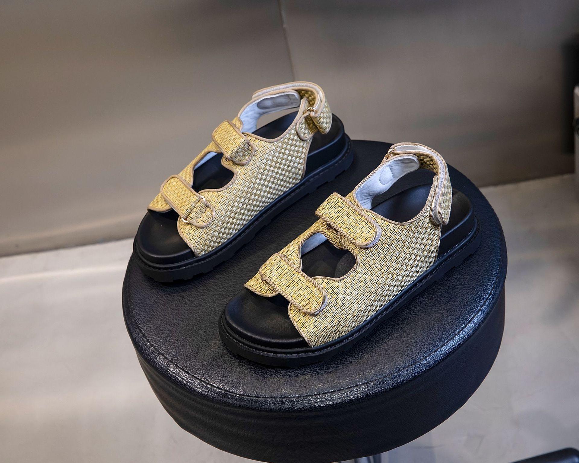 Velcro sandals girl 2025 new summer fish mouth fairy wind breathable women s shoes casual versatile flats children 35 абрикосовый
Velcro sandals girl 2025 new summer fish mouth fairy wind breathable women s shoes casual versatile flats children 35 абрикосовый