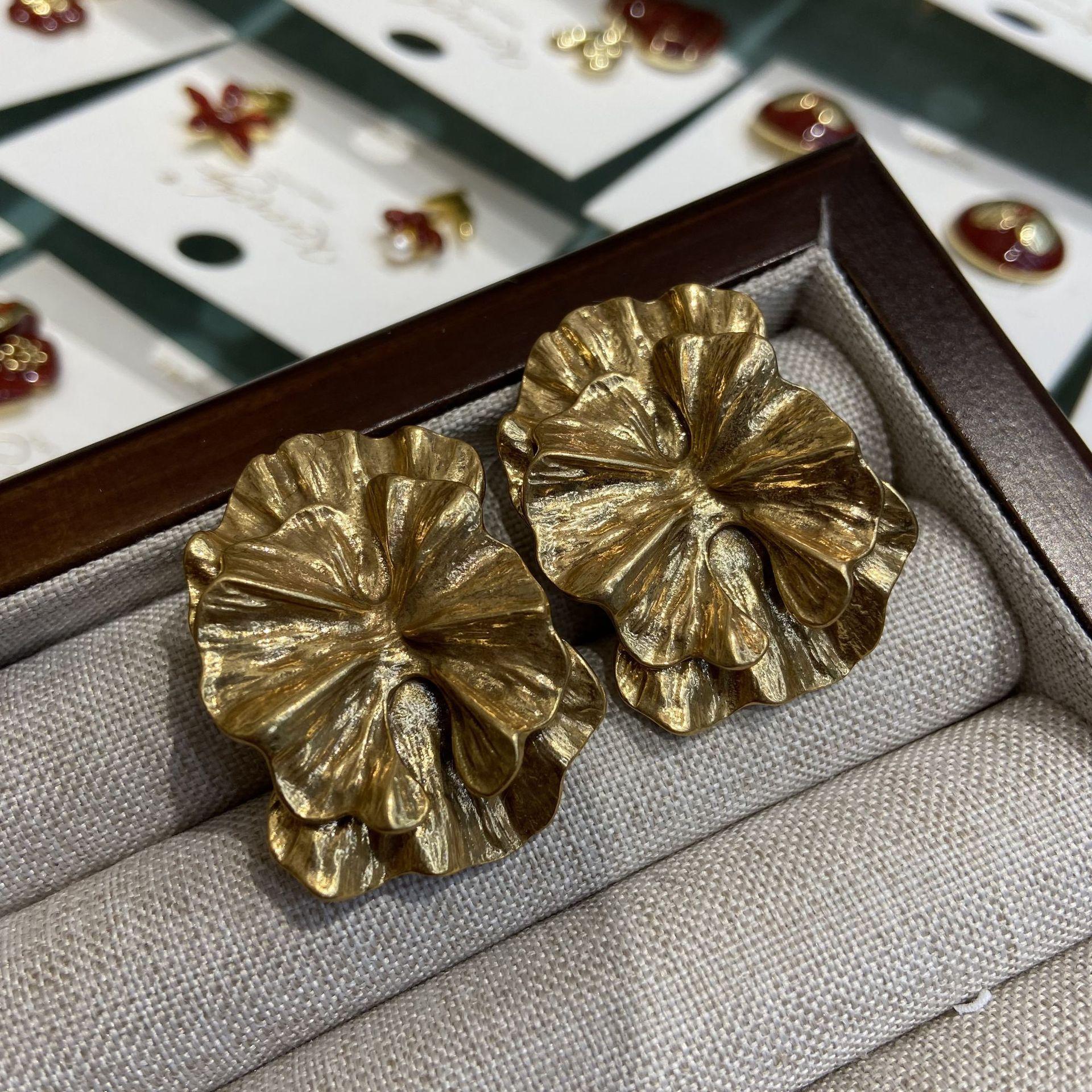 Russian Gold Jewelry, Personalized Liquid Fluid Metal Pleated Lotus Leaf Earrings, Old Cold Wind Studs
Russian Gold Jewelry, Personalized Liquid Fluid Metal Pleated Lotus Leaf Earrings, Old Cold Wind Studs