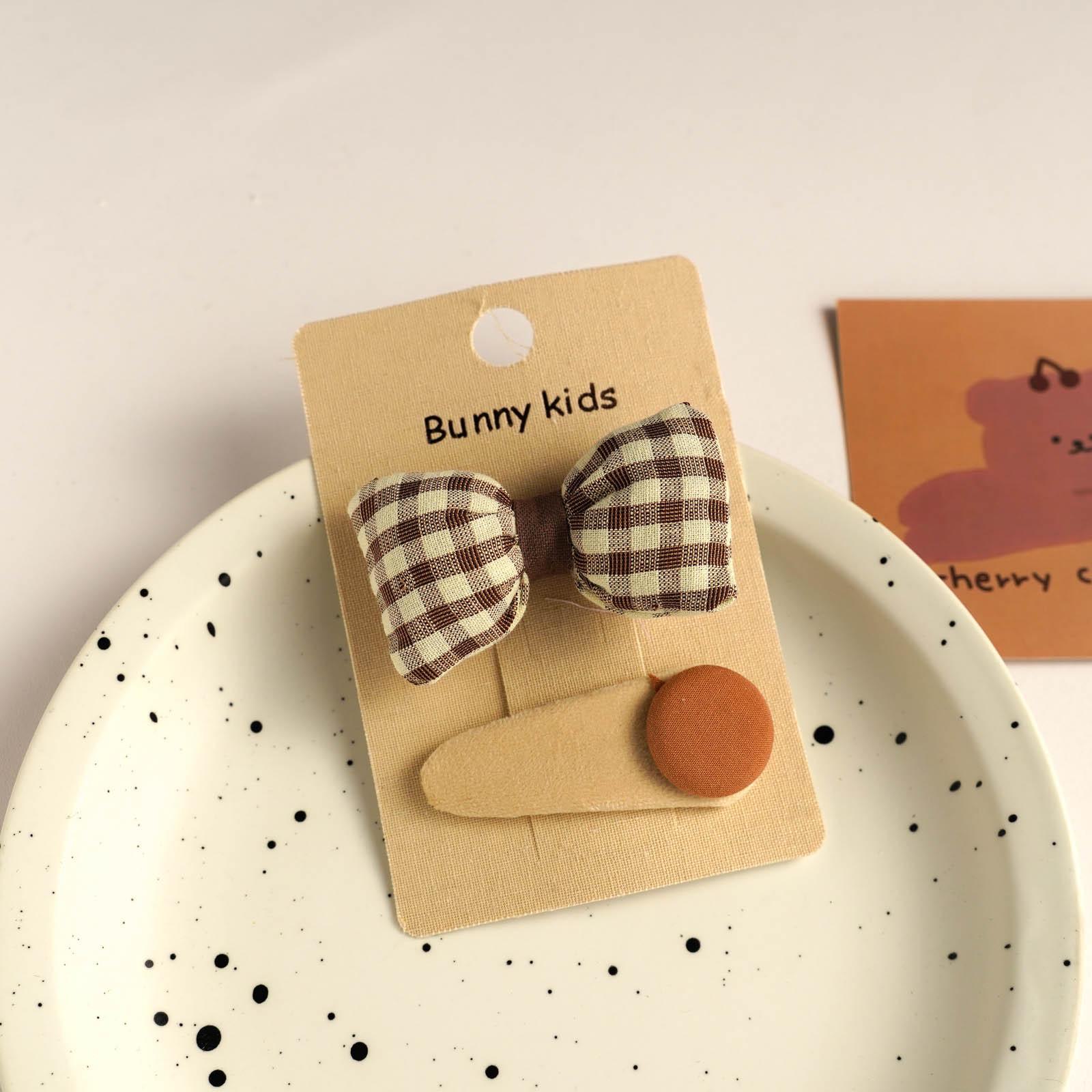 Корейская мультяшная заколка-бантик в виде цветка и медведя для детей
Корейская мультяшная заколка-бантик в виде цветка и медведя для детей