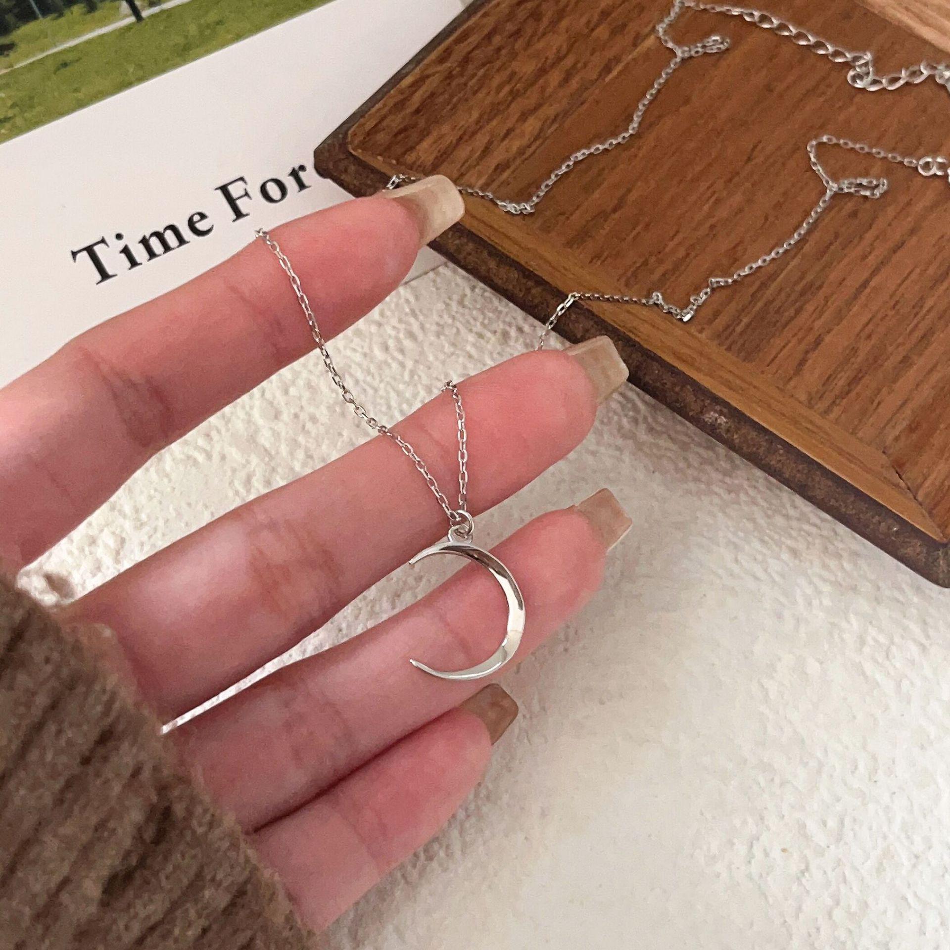 Yinruitai 2023 Light Luxury S925 Sterling Silver Moon Necklace for Women 925 Sterling Silver
Yinruitai 2023 Light Luxury S925 Sterling Silver Moon Necklace for Women 925 Sterling Silver