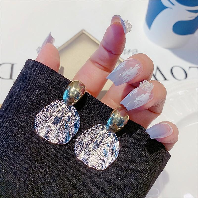 Copper Color Shell Pendants Women s Dangle Earrings Wrinkled Uneven Imitation Shell Hanging Earrings Female Unusual Earrings
Copper Color Shell Pendants Women s Dangle Earrings Wrinkled Uneven Imitation Shell Hanging Earrings Female Unusual Earrings