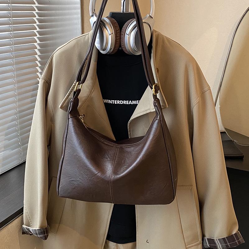 2025 High-End Retro Women s Crossbody Bags - Large Capacity Autumn/Winter Casual Tote for Students & Commute
2025 High-End Retro Women s Crossbody Bags - Large Capacity Autumn/Winter Casual Tote for Students & Commute