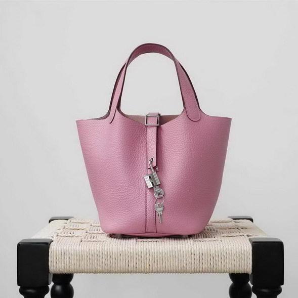 2025 New leather women s bag first layer cowhide 18 vegetable basket steel hardware wax thread portable bucket bag cross-border wholesale 18 * 18 * 13CM
2025 New leather women s bag first layer cowhide 18 vegetable basket steel hardware wax thread portable bucket bag cross-border wholesale 18 * 18 * 13CM