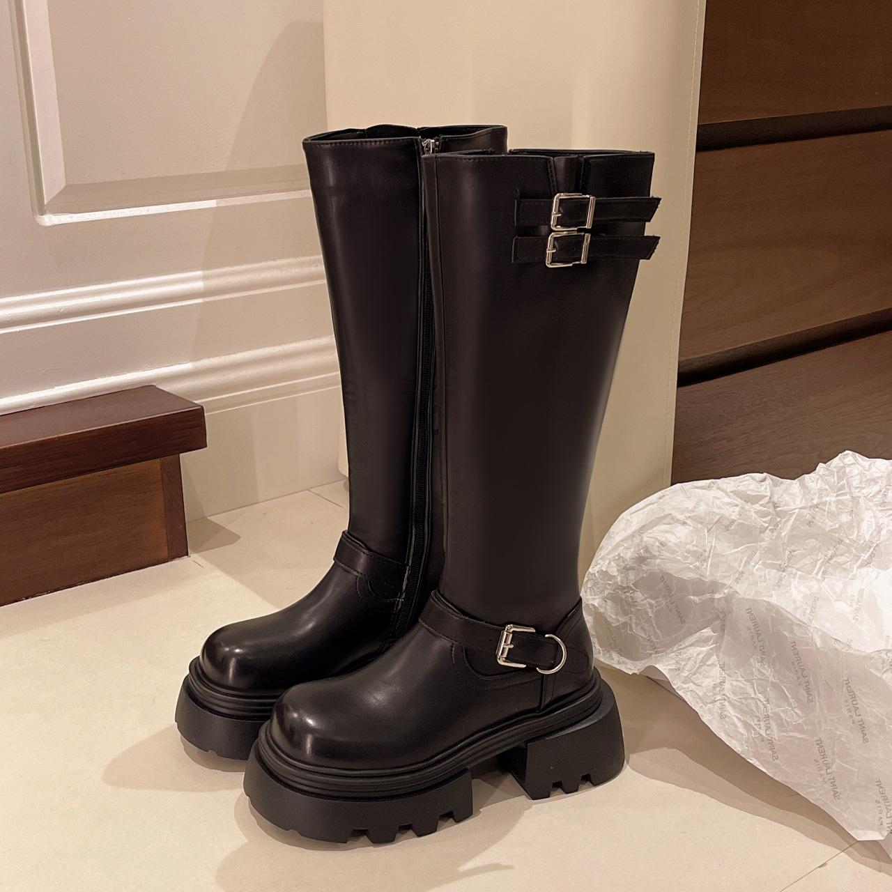 Tall knight boots women s autumn 2025 new thick heel thick sole knee boots belt buckle fashion Martin boots 40 чорний
Tall knight boots women s autumn 2025 new thick heel thick sole knee boots belt buckle fashion Martin boots 40 чорний