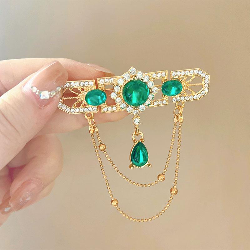 French-style Vintage Emerald Stone Circular Brooch with Fringed Corsage for Court-style Lapel That Prevents Showing Through
French-style Vintage Emerald Stone Circular Brooch with Fringed Corsage for Court-style Lapel That Prevents Showing Through