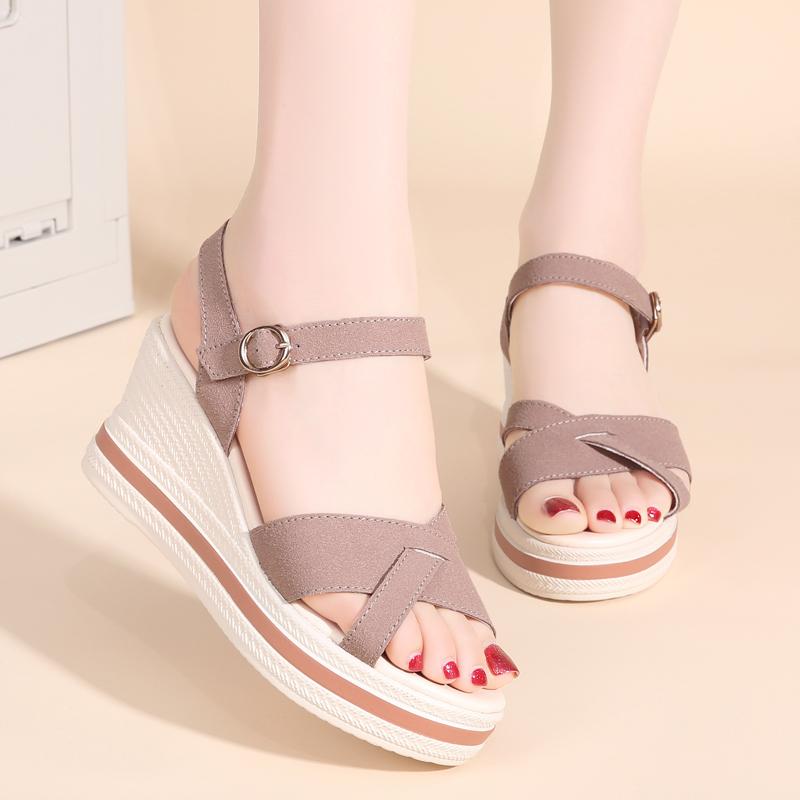 Женские босоножки на платформе, летние базовые вещи, толстая подошва, увеличивающая рост, пляжная обувь для девочек, повседневные босоножки на танкетке с открытым носком 41
Женские босоножки на платформе, летние базовые вещи, толстая подошва, увеличивающая рост, пляжная обувь для девочек, повседневные босоножки на танкетке с открытым носком 41