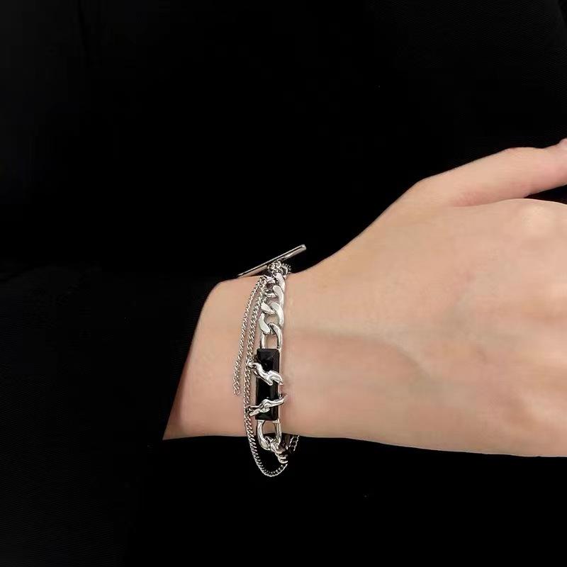 Hip-hop Personality Green Glass Crystal Spider Obsidian Cuban Chain Double Layer Bracelets for Men Women Designer Couple Jewelry
Hip-hop Personality Green Glass Crystal Spider Obsidian Cuban Chain Double Layer Bracelets for Men Women Designer Couple Jewelry