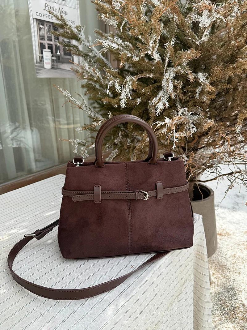 Faux suede women handbag Winter Fashi Brand Designer female messenger Shoulder Bag commute ladies totes bolsas brown кофейный
Faux suede women handbag Winter Fashi Brand Designer female messenger Shoulder Bag commute ladies totes bolsas brown кофейный