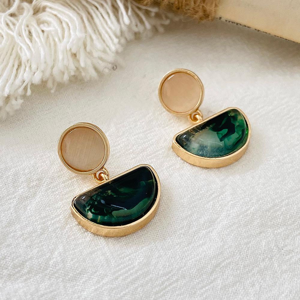 Вінтажні геометричні сережки-пусети зі стразами - Ретро придворний стиль, Нішевий дизайн, Легка розкіш, Високий клас
Вінтажні геометричні сережки-пусети зі стразами - Ретро придворний стиль, Нішевий дизайн, Легка розкіш, Високий клас