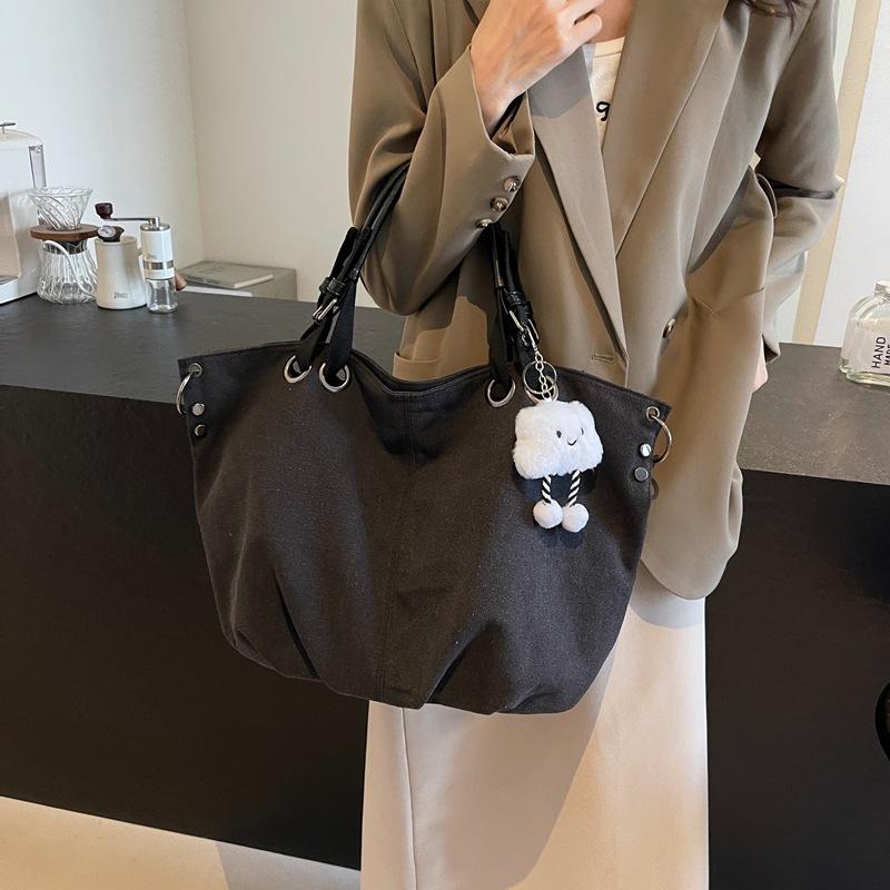 Внешняя одинарная сумка в стиле ретро для осени и зимы, большая вместительная женская сумка 2024 года, повседневная сумка-мессенджер на одно плечо, холщовая сумка-тоут чёрный
Внешняя одинарная сумка в стиле ретро для осени и зимы, большая вместительная женская сумка 2024 года, повседневная сумка-мессенджер на одно плечо, холщовая сумка-тоут чёрный