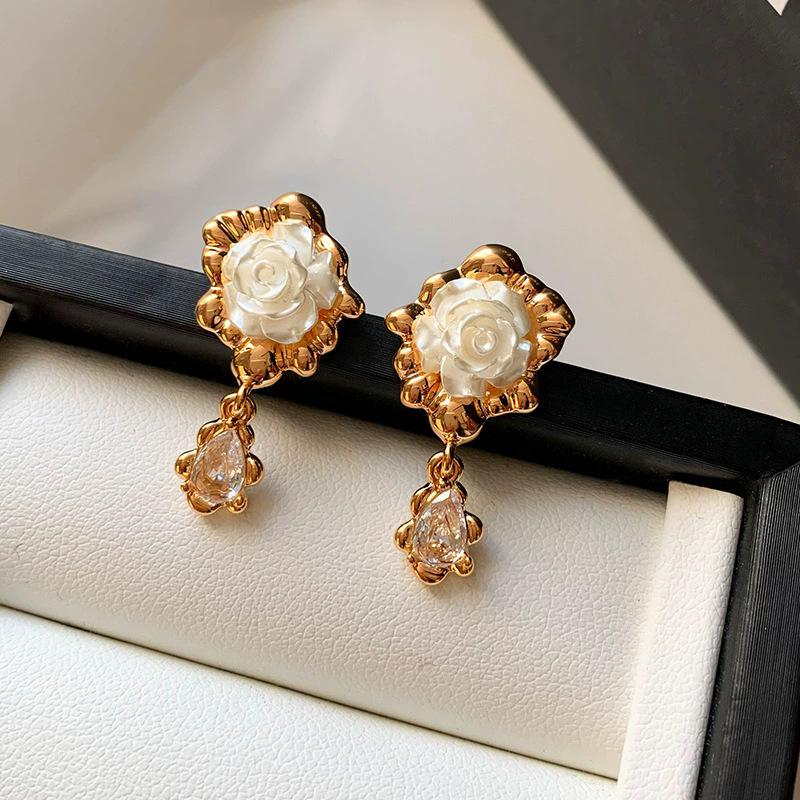 K real gold electroplated French rose flower earrings women s zircon fringed temperament earrings unique European and American style accessories
K real gold electroplated French rose flower earrings women s zircon fringed temperament earrings unique European and American style accessories
