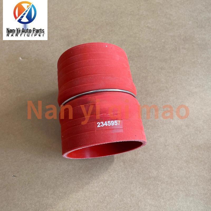 Intercooler pipes 2345957, 2192156, & 2192155 compatible with Scania G410 trucks.
Intercooler pipes 2345957, 2192156, & 2192155 compatible with Scania G410 trucks.