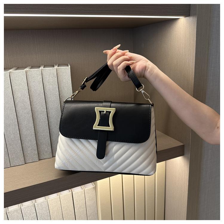 Women s solid color simple atmosphere commuter bag women s 2024 spring and summer new retro indented striped shoulder messenger bag
Women s solid color simple atmosphere commuter bag women s 2024 spring and summer new retro indented striped shoulder messenger bag