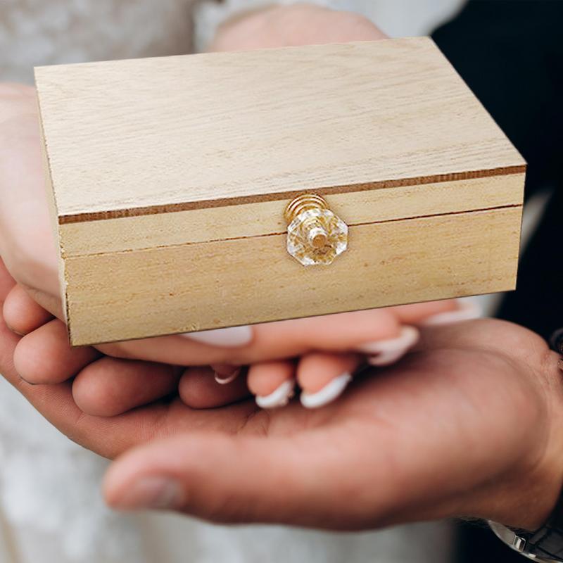 Wedding Ring Box For Ceremony Wood Color Proposal Ring Box Table Decoration Display With Mr Mrs Words For Marriage Renewal червоний
Wedding Ring Box For Ceremony Wood Color Proposal Ring Box Table Decoration Display With Mr Mrs Words For Marriage Renewal червоний