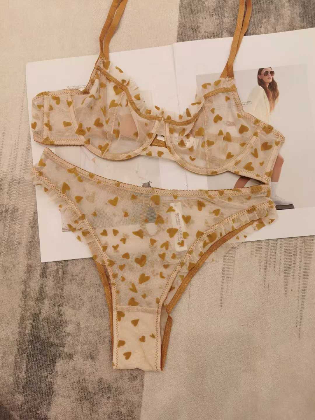 Sexy lace underwear ultra-thin perspective heart-shaped printing women s big breasts show small bras erotic underwear set XL
Sexy lace underwear ultra-thin perspective heart-shaped printing women s big breasts show small bras erotic underwear set XL