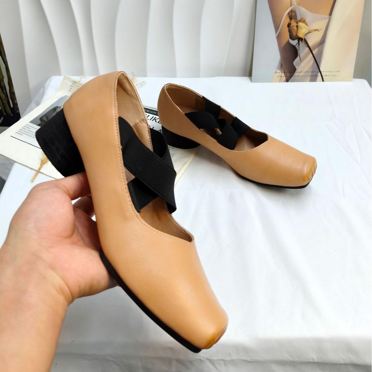 Washed horse skin~ 2025 autumn new pig nose breathable retro cross with thick heels ballet shoes women s single shoes trend 40
Washed horse skin~ 2025 autumn new pig nose breathable retro cross with thick heels ballet shoes women s single shoes trend 40