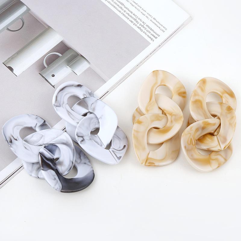 European and American style exaggerated buckle chain earrings with concave shape, long acrylic earrings бежевий
European and American style exaggerated buckle chain earrings with concave shape, long acrylic earrings бежевий