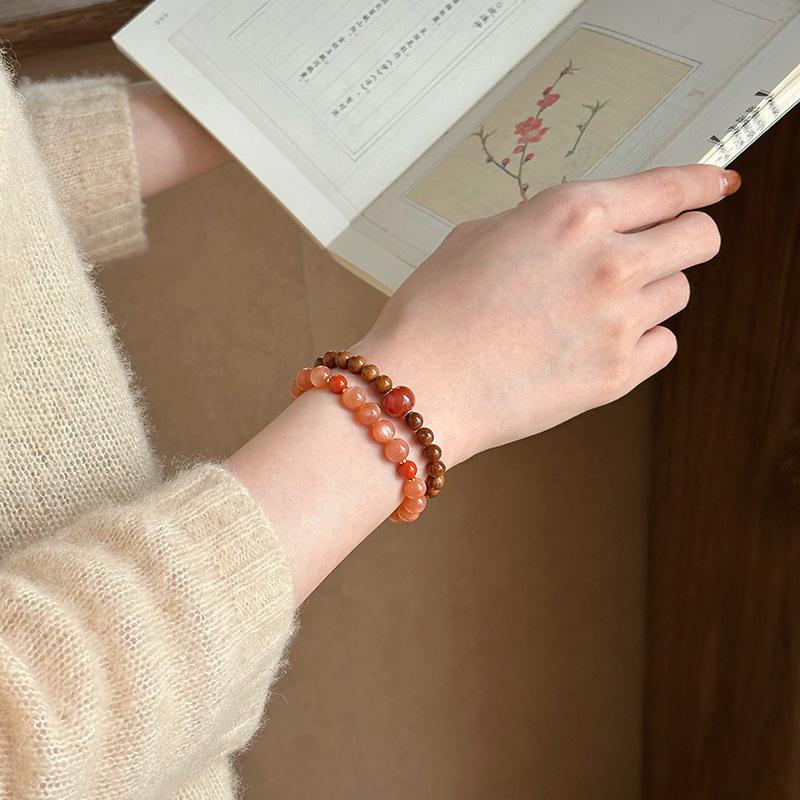 Natural stone Nanhong sunstone beaded bracelet light luxury high-end temperament bracelet niche simple and elegant jewelry women
Natural stone Nanhong sunstone beaded bracelet light luxury high-end temperament bracelet niche simple and elegant jewelry women
