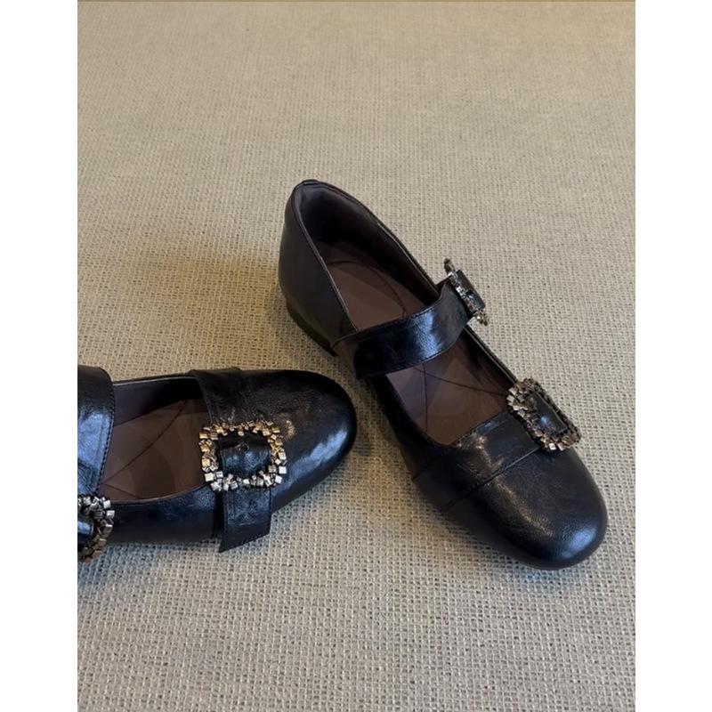 Flat bottom retro one-word buckle shallow mouth single shoes women s spring and autumn Mary Jane small leather shoes 40 коричневий
Flat bottom retro one-word buckle shallow mouth single shoes women s spring and autumn Mary Jane small leather shoes 40 коричневий