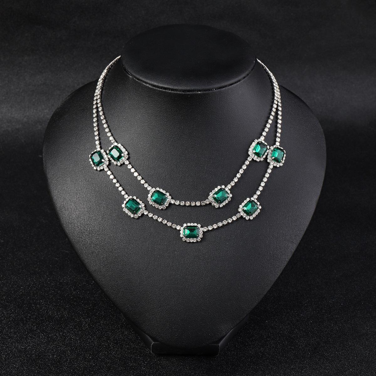 Elegant Green Diamond Double Layer Necklace: Unique, Versatile Clavicle Chain for Women серебряный
Elegant Green Diamond Double Layer Necklace: Unique, Versatile Clavicle Chain for Women серебряный