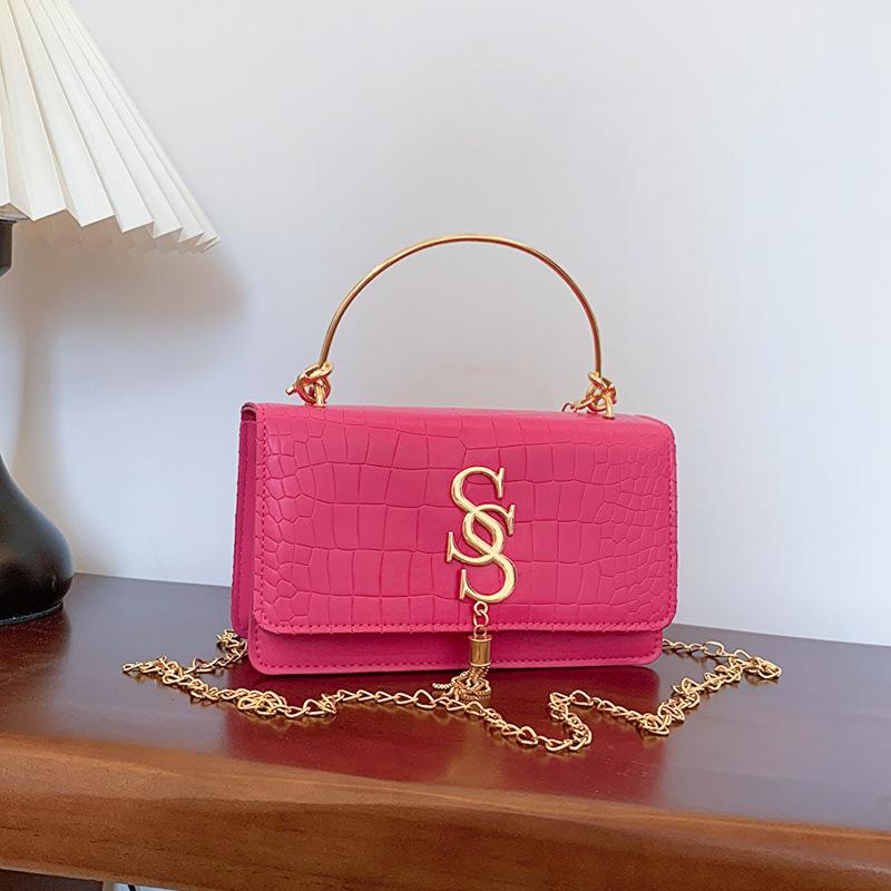 Stylish retro underarm small square bag, stone pattern single shoulder oblique span trendy women s bag 2024 simple foreign style chain bag рожевий червоний колір
Stylish retro underarm small square bag, stone pattern single shoulder oblique span trendy women s bag 2024 simple foreign style chain bag рожевий червоний колір