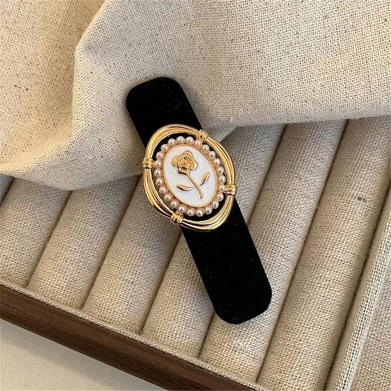 French Vintage Elegent Roseflower Hairclip for Girls Rectangular Velvet Side Clip Hair Clips Baroque Pearl Drop Glaze Hair Acces
French Vintage Elegent Roseflower Hairclip for Girls Rectangular Velvet Side Clip Hair Clips Baroque Pearl Drop Glaze Hair Acces