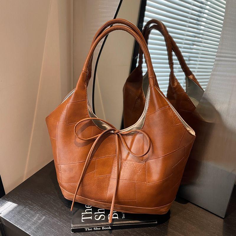 High-End Casual Commuter Bag Autumn Winter Tote Bag Women s Fashionable Large Capacity Retro Versatile Shoulder Bag коричневый
High-End Casual Commuter Bag Autumn Winter Tote Bag Women s Fashionable Large Capacity Retro Versatile Shoulder Bag коричневый