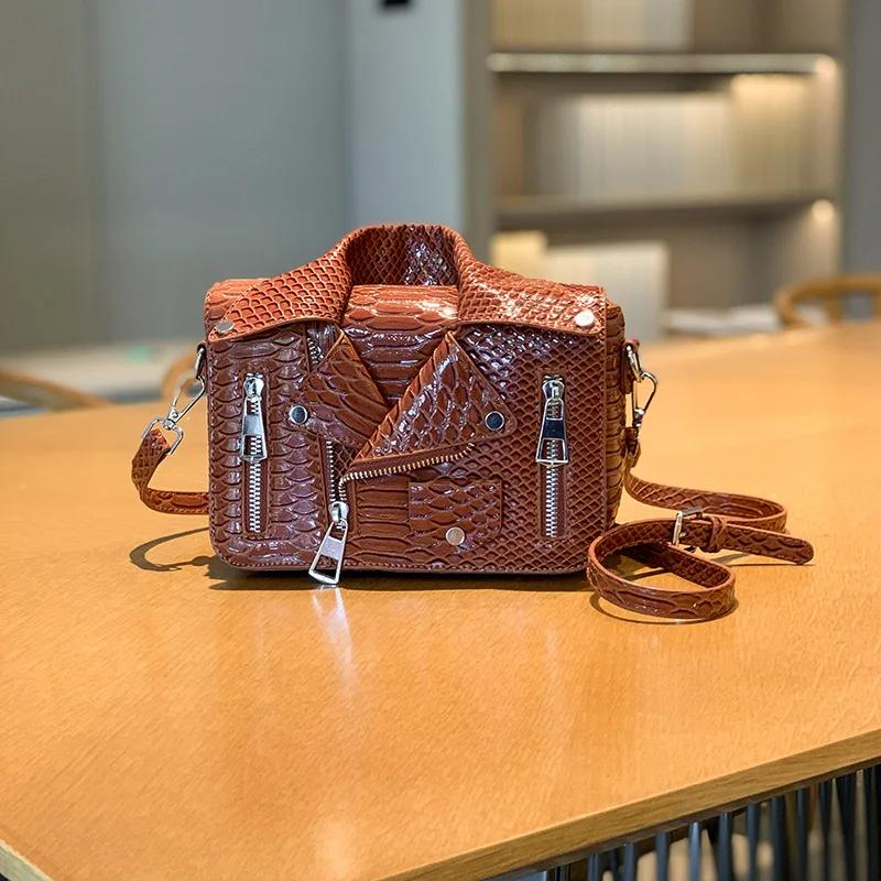 Shoulder Bag Tote 2025 Trend Lapel Jacket Women s Bag Purse Fashion Rivets Zipper Female Crossbody Bag Luxury Handbag 22X9X18cm
Shoulder Bag Tote 2025 Trend Lapel Jacket Women s Bag Purse Fashion Rivets Zipper Female Crossbody Bag Luxury Handbag 22X9X18cm