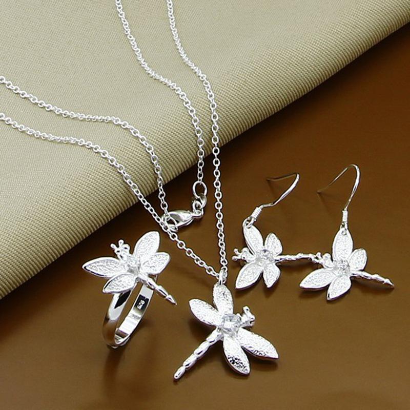 Silver-Plated Dragonfly Jewelry Set: Necklace, Earrings, and Ring - Korean Style T090 белый
Silver-Plated Dragonfly Jewelry Set: Necklace, Earrings, and Ring - Korean Style T090 белый