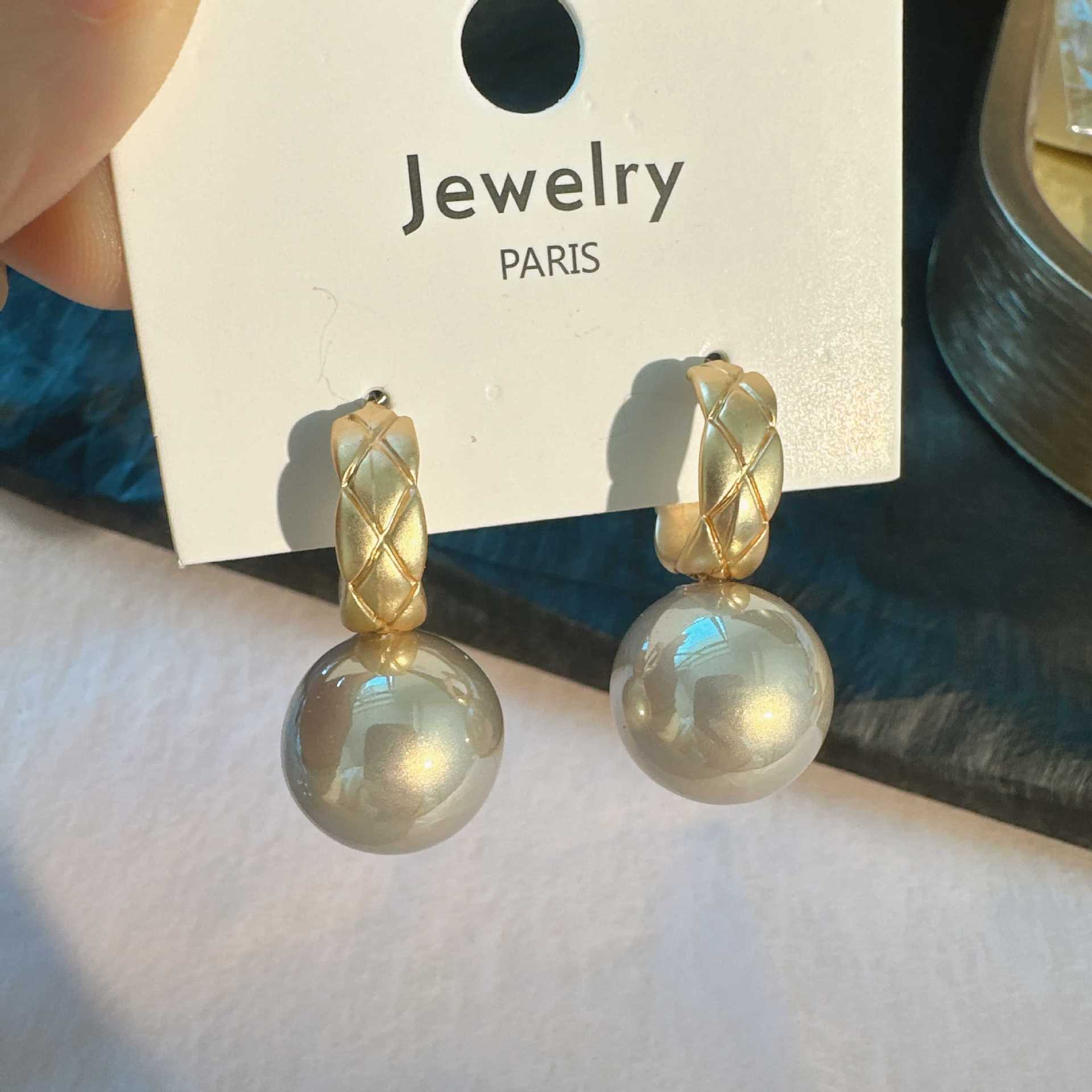 Korean Imitative Pearl Carved C Type Drop Earrings For Women Fashion Geometric Baroque Wedding Party Jewelry Gifts білий
Korean Imitative Pearl Carved C Type Drop Earrings For Women Fashion Geometric Baroque Wedding Party Jewelry Gifts білий