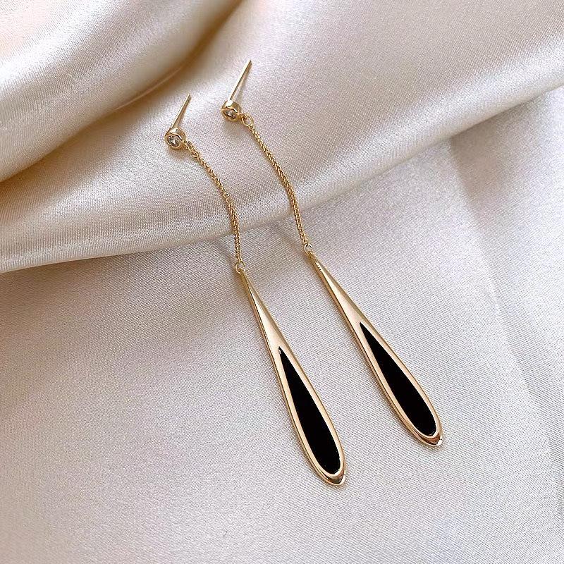 Diamond-Set Silver Needle Water Drop Dangle Earrings - Korean Fashion Niche Design, Cold Style Long Earrings
Diamond-Set Silver Needle Water Drop Dangle Earrings - Korean Fashion Niche Design, Cold Style Long Earrings
